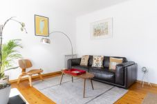 Apartamento em Lisboa - Chic T2 no Centro de Lisboa | Elevador, Varanda, AC e WiFi