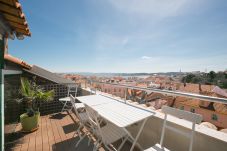 Apartamento em Lisboa - Sunny Príncipe Real Duplex with Terrace & River Views