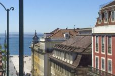 Apartment in Lisbon - LV Premier Baixa CN1: 3-Bedroom Residence with Panoramic Wrap-Around Balcony & River Views