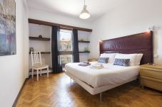 Apartment in Oporto - LVPremier Clerigos RE2- space, lift, AC, balcony 