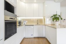 Apartment in Lisbon - LV Premier Amoreiras AM3- Modern, AC, elevator 