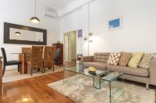Apartment in Lisbon - LV Premier Baixa CR2: Elegant 3-Bedroom Residence on Historic Pedestrian Street