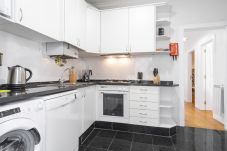 Apartment in Lisbon - LV Premier Bica BI1- terrace, garden, AC, views 