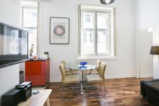 Apartment in Lisbon - LV Premier Chiado CH6- AC, elevator, central, new 