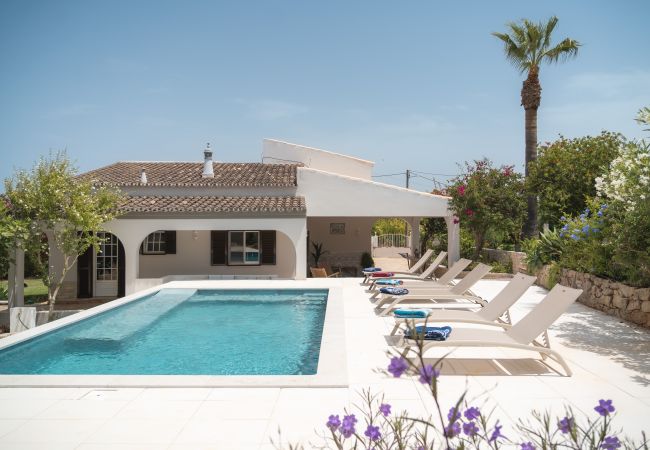 Villa in Luz de Tavira - Accessible Algarve Villa with Private Pool, Brand-New Jacuzzi & Ocean Views